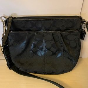LIKE NEW Coach crossbody purse. Black.